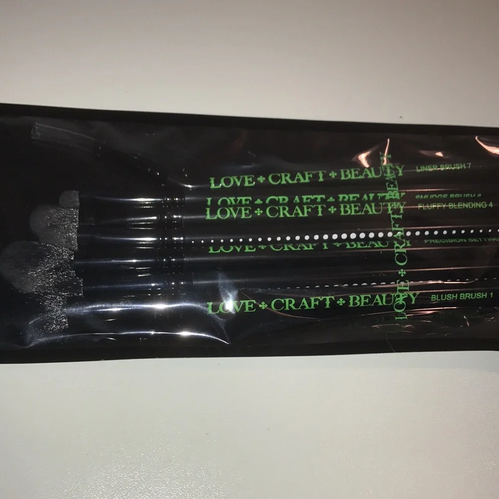 Lovecraft Beauty brushes 7 pieces NEW